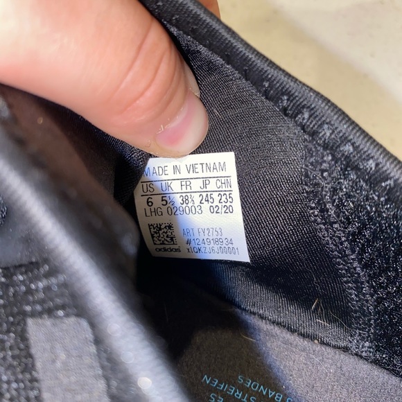 Fluorescent Burst NMDs. Size 6 women - Picture 4 of 4